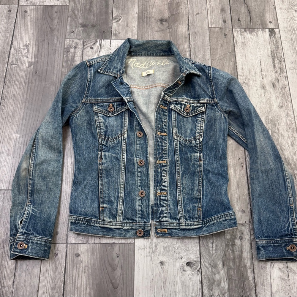 Madewell Women’s Classic Denim Jean Jacket XS
Excellent preowned condition